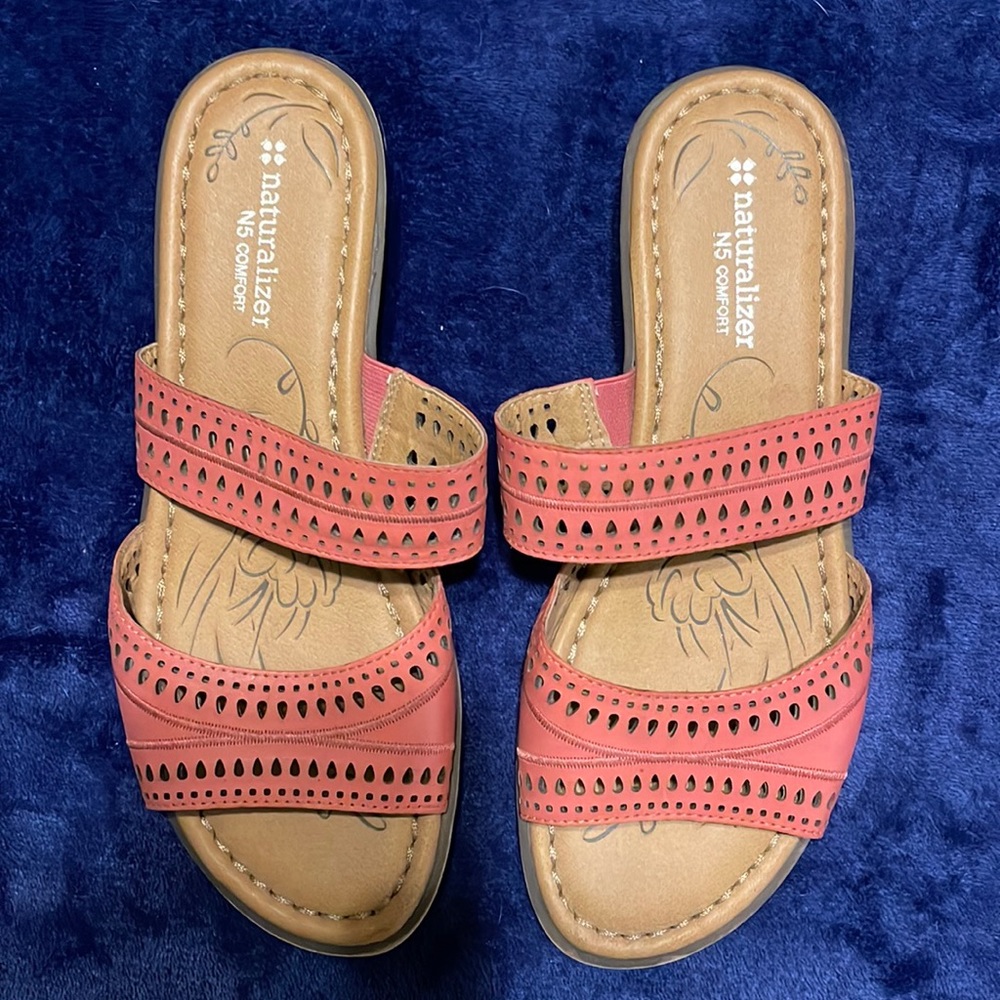 Naturalizer sandals size 9M. Gently USED